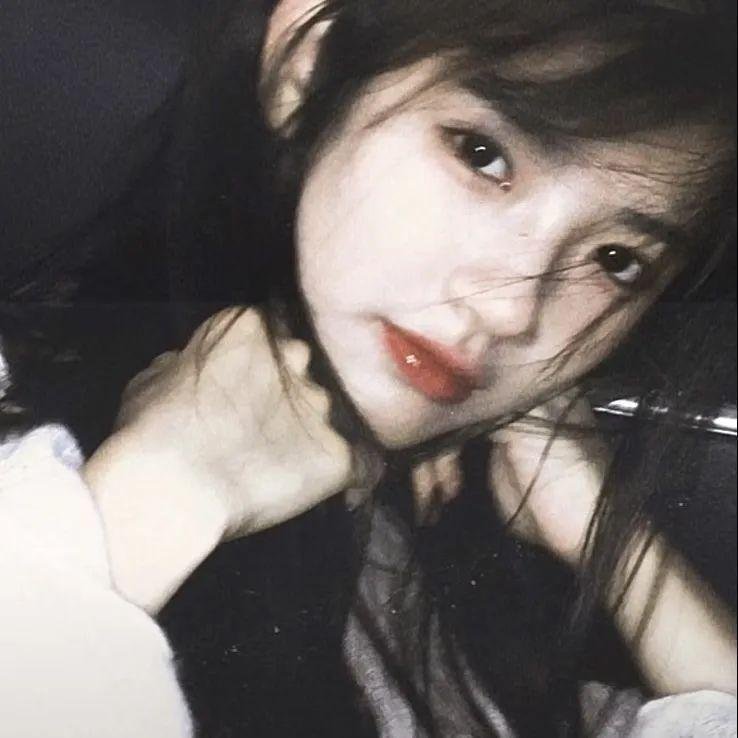 她比烟花寂寞